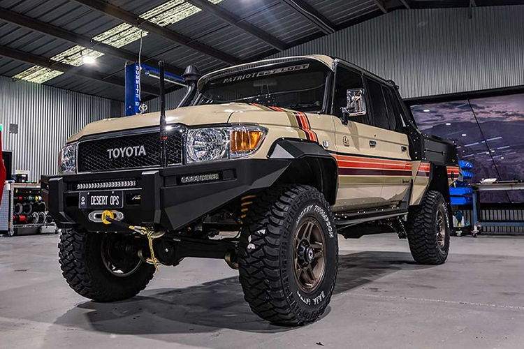 Mới đây, nhà độ danh tiếng "Xứ Chuột túi" - Patriot Campers Off Road đã giới thiệu tới công chúng phiên bản độ cực ngầu của chiếc xe Toyota Land Cruiser Supertourer với tên gọi chính thức là Land Cruiser Supertourer Desert Ops. Ngoài mang những thay đổi về trang bị và diện mạo, mẫu xe độ hàng hiếm này còn sở hữu mức giá bán cũng "khá khiêm tốn", ở mức 128.000 USD (~3 tỷ VNĐ) tại thị trường Úc.