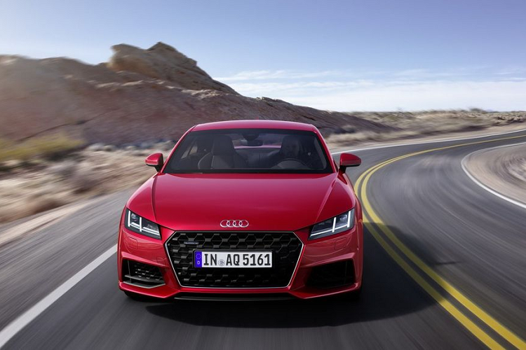 Trên thực tế, "dấu chấm hết" cho Audi TT đã sớm được hãng xe sang nước Đức đặt lên bàn nghị luận từ năm 2014 dưới sự chủ trì của ông chủ cũ Rupert Stadler. Kể từ đó tới nay, Audi đã âm thầm nghiên cứu các biến thể chạy điện dựa trên nguyên mẫu TT dưới dạng xe gầm cao, crossover với tên mã eTTron.