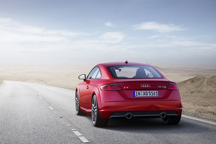 Được biết, xe sang điện Audi eTTron sẽ được trang bị 3 tuỳ chọn về pin khác nhau, bao gồm loại 45 kWh, 58 kWh và 78 kWh, tương đương với quãng đường di chuyển từ 320 - 547 km.