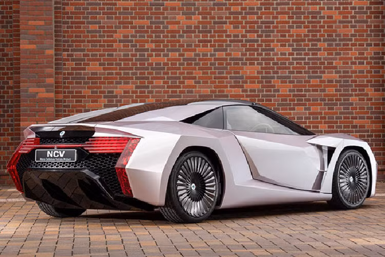 Nội thất của siêu xe tuy không cầu kỳ nhưng vẫn toát lên vẻ sang trọng, kết hợp với một số yếu tố thiết kế độc đáo của Nhật Bản, từ ghế bọc ngồi bọc vải kimono đến bảng điều khiển tối giản và họa tiết hình hoa. Thông số kỹ thuật đã không được tiết lộ và khó để xác định chiếc xe có bất kỳ thành phần cơ học nào bên dưới kết cấu thân xe đầy sáng tạo của nó.