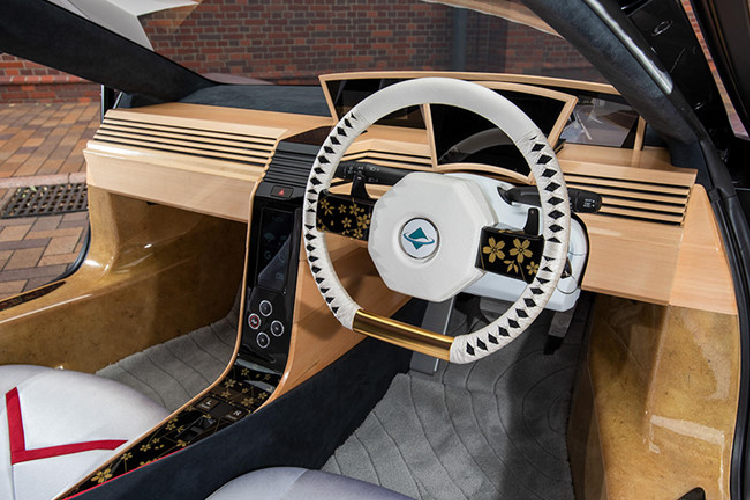 Thay vì sử dụng kim loại, nhựa, sợi thủy tinh hay carbon, thì NCV được bao bọc bởi sợi nano cellulose. Đây là loại vật liệu công nghệ cao được làm từ thực vật hoặc chất thải nông nghiệp tái chế. Bằng cách sử dụng nó để chế tạo các tấm thân, cửa, mui và nắp ca-pô, lớp vỏ này nhẹ hơn 50% so với các loại vật liệu thông thường và giúp giảm 10% khối lượng của xe.