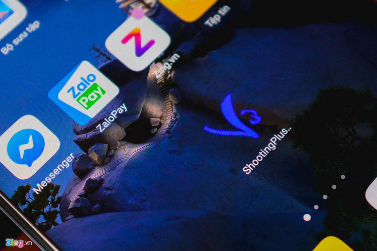 Mẫu tay cầm tôi quyết định mua để trải nghiệm có tên iPega PG-9023S, giá bán của nó tại chợ điện tử Trung Quốc là 600.000 đồng. Tuy vậy, khi về Việt Nam, tôi tìm trên một số trang thương mại điện tử, nó có giá trên 900.000 đồng. Đi kèm với sản phẩm là mã QR cho phép người dùng tải phần mềm tùy chỉnh có tên Shooting Plus V3 trên cả Android và iOS. 