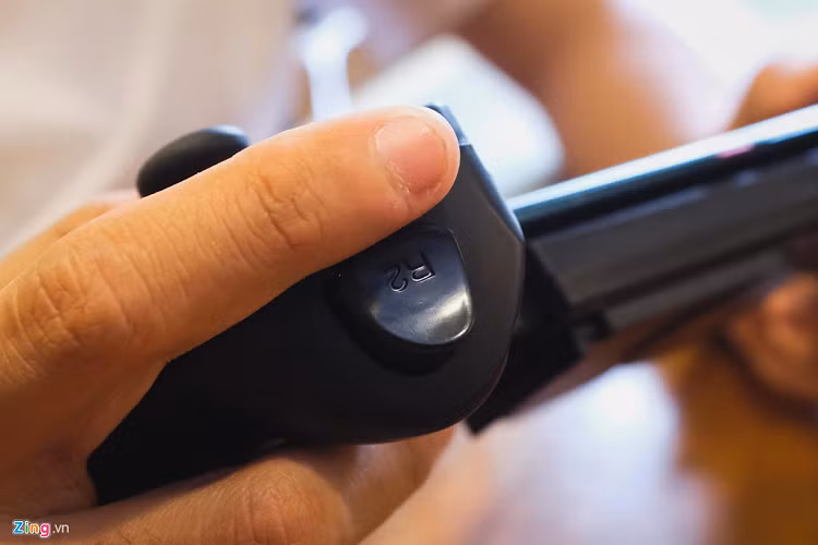Trên đỉnh tay cầm cũng trang bị đầy đủ các phím RT, RB, LT, LB...