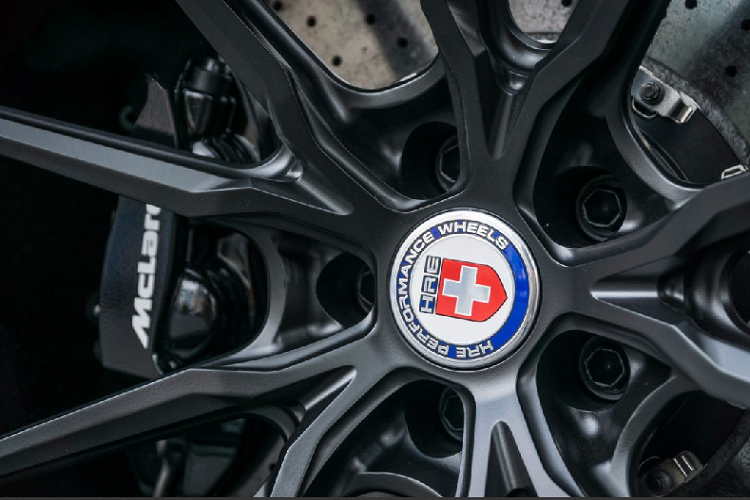 Bộ mâm là một trong những sự cải tiến mới nhất của thương hiệu HRE, giúp giảm trọng lượng của mâm xe nhưng đồng thời lại tăng độ cứng một cách đáng kể. Dòng mâm này cũng là một trong những dòng bán chạy nhất của thương hiệu HRE ở thời điểm hiện tại.