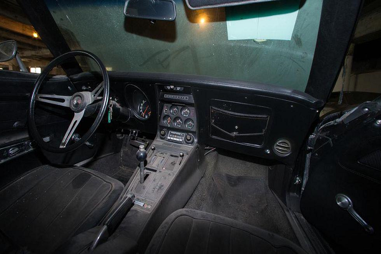 Max đã cất giữ bộ sưu tập của ông tại một nhà kho bụi bặm ở Flatiron (New York, Mỹ) và chuyển địa điểm nhiều lần trong những năm sau đó. Năm 2010, Max chuyển đến Upper Manhattan và để chúng trong một đại lý ôtô cũ.