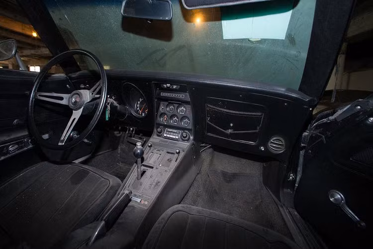 Max đã cất giữ bộ sưu tập của ông tại một nhà kho bụi bặm ở Flatiron (New York, Mỹ) và chuyển địa điểm nhiều lần trong những năm sau đó. Năm 2010, Max chuyển đến Upper Manhattan và để chúng trong một đại lý ôtô cũ.