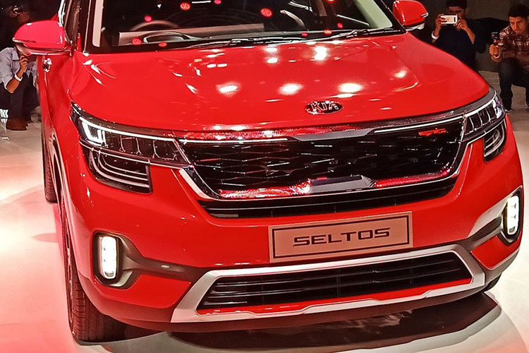 Theo hãng xe Hàn Quốc công bố, thiết kế thân xe Kia Seltos hoàn toàn mới được làm từ hợp kim thép và nhôm, tối đa hóa độ cứng xoắn trong khi vẫn giữ trọng lượng xe thấp. Kia sử dụng thép cường độ cao nhằm giảm rung động và tăng cường an toàn cho người sử dụng trong trường hợp xảy ra va chạm.
