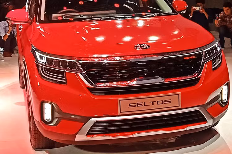 Theo hãng xe Hàn Quốc công bố, thiết kế thân xe Kia Seltos hoàn toàn mới được làm từ hợp kim thép và nhôm, tối đa hóa độ cứng xoắn trong khi vẫn giữ trọng lượng xe thấp. Kia sử dụng thép cường độ cao nhằm giảm rung động và tăng cường an toàn cho người sử dụng trong trường hợp xảy ra va chạm.