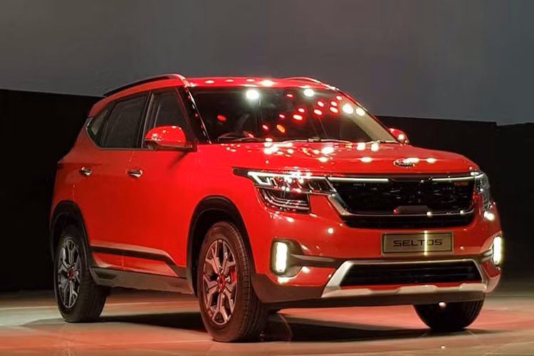 Đi kèm là các tùy chọn hộp số tự động 6 hoặc 7 cấp và CVT, giá xe Kia Seltos mới mới từ 13.500 USD (khoảng 313,9 triệu đồng). Như vậy, với động cơ tăng áp, crossover Kia Seltos cỡ nhỏ hiện đang "mạnh nhất" ở Ấn Độ. Dự kiến, mẫu xe này sẽ về thị trường Việt Nam vào đầu năm tới.