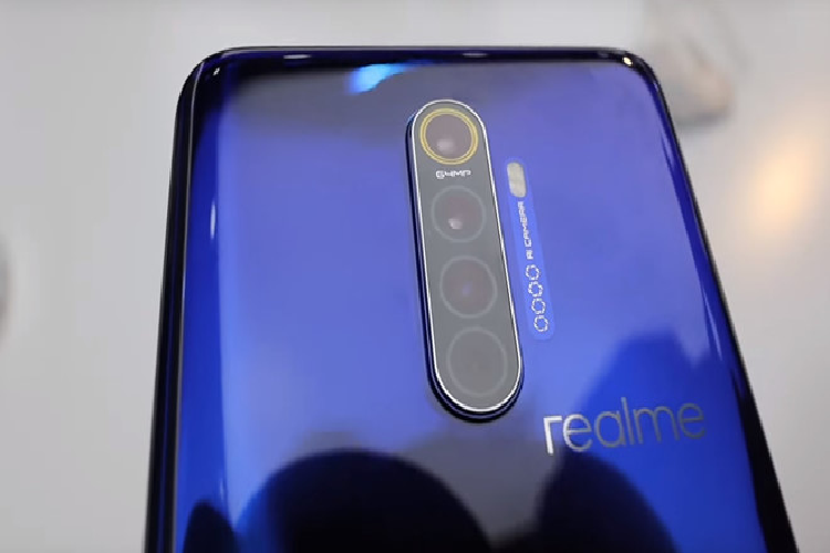 Realme X2 Pro sở hữu hệ thống 4 camera sau, bao gồm một ống kính chính 64 MP, khẩu độ f/1.8, camera tele 13 MP, camera góc siêu rộng 115 độ 8 MP và một ống kính phụ 2 MP.