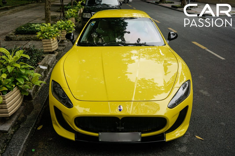 So với chiếc GranTurismo tiêu chuẩn, phần cản mới được thay thế có thiết kế ấn tượng hơn với hai hốc gió lớn ở đầu xe, líp trước cũng được làm dài ra về phía trước có tác dụng điều hòa luồng khí di chuyển qua thân xe. Hốc gió lớn ở trung tâm vẫn được giữ nguyên với vị trí trung tâm là logo “cây đinh ba” kiêu hãnh.