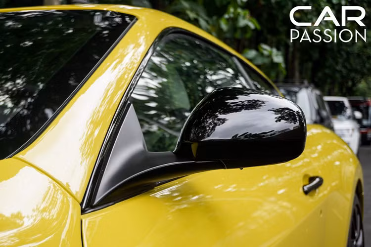 Tuy bản độ can thiệp khá nhiều đến phần đầu và thân xe nhưng đuôi xe vẫn được chủ nhân giữ ở trạng thái nguyên bản, đồng thời gắn bổ sung thêm một cánh gió nhỏ được làm từ sợi carbon nhằm tối ưu hóa tính khí động học trên Maserati GranTurismo.