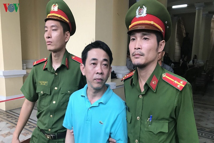 Giai doan 2 vu VN Pharma: Khoi to 7 bi can buon ban thuoc gia