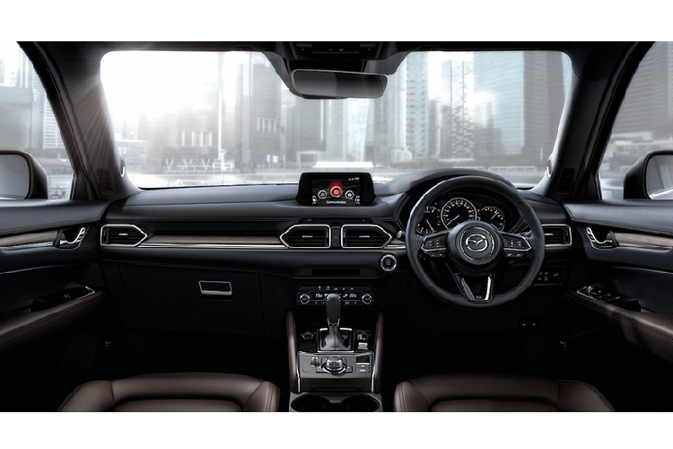 Đáng chú ý nhất là động cơ Mazda CX-5 xăng SkyActiv-G 4 xi-lanh, tăng áp, dung tích 2,5 lít như đã nhắc ở trên. Động cơ này sản sinh công suất tối đa 231 mã lực tại tua máy 5.000 vòng/phút và mô-men xoắn cực đại 420 Nm tại tua máy 2.000 vòng/phút. Động cơ kết hợp với hộp số tự động 6 cấp và hệ dẫn động 4 bánh.