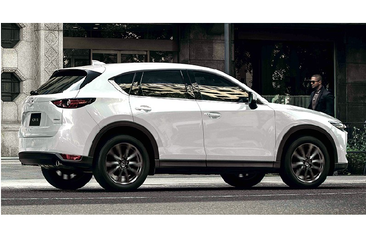 Tại thị trường Thái Lan, mẫu crossover cỡ C này có tổng cộng 3 tùy chọn động cơ. Đầu tiên là động cơ xăng SkyActiv-G 4 xi-lanh, dung tích 2.0 lít với công suất tối đa 165 mã lực tại tua máy 6.000 vòng/phút và mô-men xoắn cực đại 210 Nm tại tua máy 4.000 vòng/phút. Động cơ đồng hành với hộp số tự động 6 cấp và hệ dẫn động cầu trước.