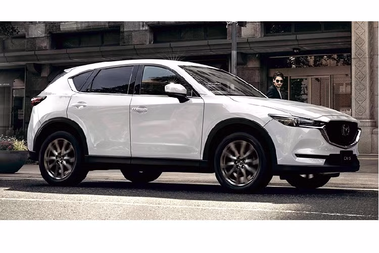Vào hồi tháng 10/2018, hãng Mazda đã giới thiệu CX-5 phiên bản mới với điểm nhấn là động cơ xăng tăng áp, dung tích 2,5 lít, tại thị trường quê nhà Nhật. Mãi đến nay, sau hơn 1 năm, Mazda CX-5 20219 tăng áp mới đến Đông Nam Á, cụ thể là Thái Lan.