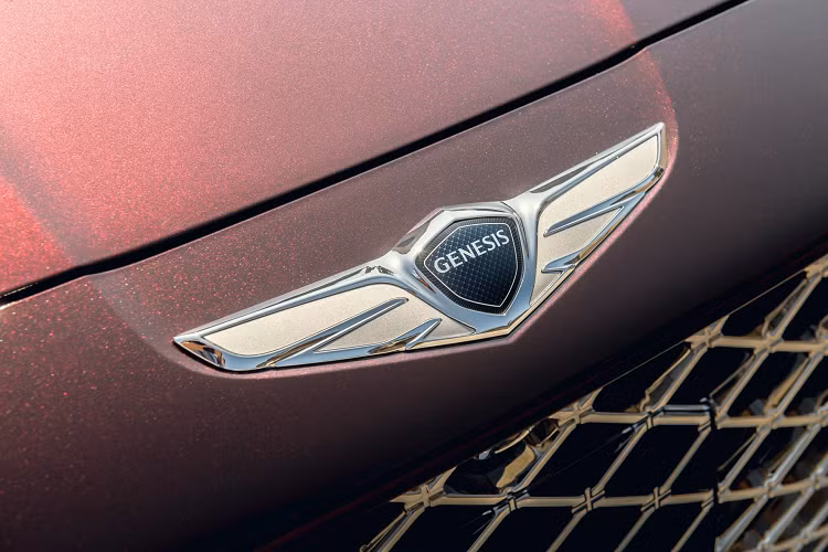 Genesis G90 vốn được đánh giá cao về khả năng vận hành, êm ái và yên tĩnh. Hơn hết, G90 còn có lợi thế về giá bán nếu so với các đối thủ đến từ Nhật, Đức hay Mỹ.