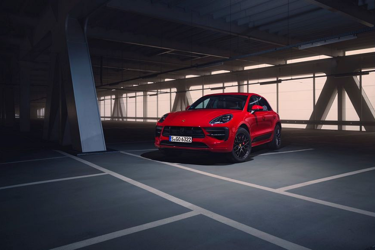 Cụ thể, hãng xe thẻ thao Đức mới đây vừa chính thức giới thiệu tới công chúng phiên bản GTS của mẫu crossover thể thao Macan (Facelift). So với phiên bản tiêu chuẩn, bản Porsche Macan GTS 2020 mới rõ ràng sẽ mang tới những trải nghiệm về cảm giác lái, các trang bị và sức mạnh tốt hơn hẳn.