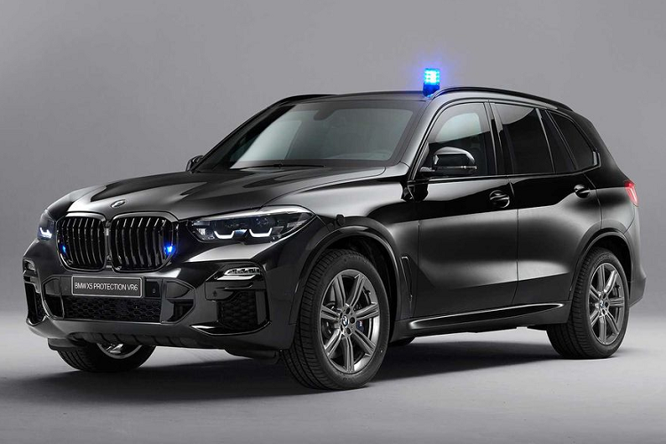 Mới đây, hãng xe sang xứ Baravia - BMW đã chính thức giới thiệu tới các khách hàng VIP của hãng trên toàn thế giới mẫu SUV Bọc thép hạng sang X5 Protection VR6. BMW X5 Protection VR6 ngoài sở hữu diện mạo bảnh bao, lịch lãm, một không gian nội thất sang trọng cùng đầy đủ tiện nghi thì còn là một "pháo đài di động" thực sự, giúp bảo vệ chủ nhân an toàn tuyệt đối trước các cuộc tập kích của quân địch.