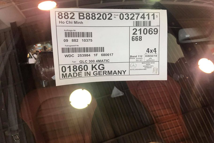 Một trong những nâng cấp đáng chú ý của Mercedes-Benz GLC 300 4Matic 2020 là hệ thống MBUX mới. Nhập khẩu nguyên chiếc từ Đức là một trong những lý do khiến giá bán của phiên bản này cao hơn đáng kể