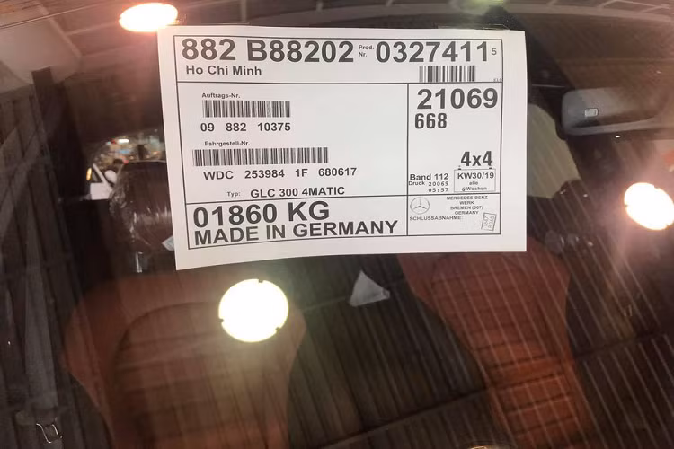 Một trong những nâng cấp đáng chú ý của Mercedes-Benz GLC 300 4Matic 2020 là hệ thống MBUX mới. Nhập khẩu nguyên chiếc từ Đức là một trong những lý do khiến giá bán của phiên bản này cao hơn đáng kể