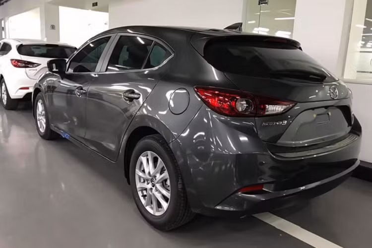 Theo dự kiến, Mazda3 thế hệ mới sẽ được giới thiệu và bán ra thị trường Việt Nam vào tháng 10 sắp tới. Sau khi được bán ra, Mazda3 hatchback sẽ là lựa chọn mới cho khách Việt khi có nhu cầu mua hatchback hạng C. Hiện tại, giá xe ôtô Mazda3 thế hệ cũ đang có giá bán 669 triệu đồng (duy nhất phiên bản máy 1.5L).