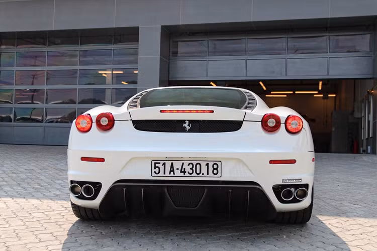 Chiếc xe này được nhìn thấy tại Trung tâm Dịch vụ Bảo dưỡng Ferrari, quận 7. Đây cũng là trung tâm bảo dưỡng Ferrari đầu tiên tại Việt Nam, vừa khai trương cách đây không lâu.