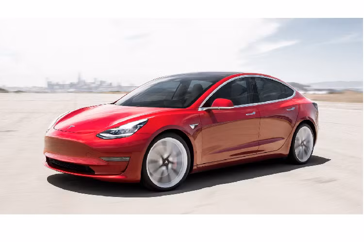 Tesla Model 3 cũng được xem là mẫu xe điện nhiều tiềm năng cho giải thưởng Car of the Year 2020.