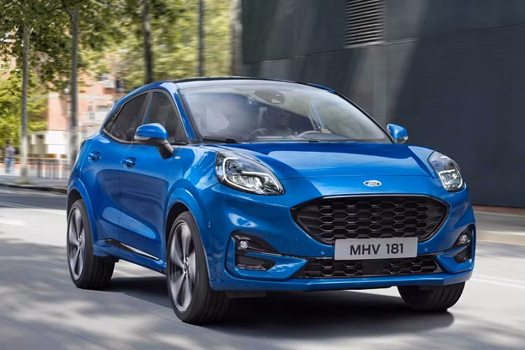 "Những mẫu xe điện như Porsche Taycan, Tesla Model 3 đang dần làm chủ thị trường ôtô thế giới. Trong khi đó, mẫu Peugeot 208 cũng sắp có thêm phiên bản chạy điện.