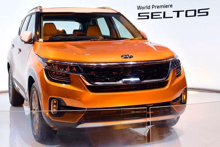 Bên cạnh phiên bản EX, phiên bản hàng đầu Kia Seltos SX 2019 mới có giá bán là 1.498.000 PhP (khoảng 675 triệu đồng). Kia Seltos được thiết kế tại studio thiết kế Namyang, Hàn Quốc và đã ra mắt thế giới tại Ấn Độ vài tháng trước.