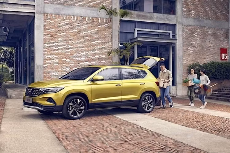 Lô xe Jetta VS5 đầu tiên sẽ được giao cho khách hàng trong tháng 9. Tiếp nối mẫu xe này sẽ là SUV 7 chỗ VS7 (phát triển từ Seat Tarraco) và sedan cỡ nhỏ VA3 (bản VW Jetta dành cho thị trường Trung Quốc).