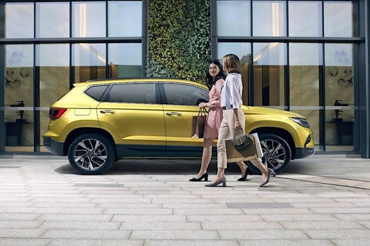 Tại thị trường Trung Quốc, Jetta VS5 nhắm tới đối tượng khách hàng là những người lần đầu mua ôtô. SUV mới bán ra từ đầu tháng với giá khởi điểm 13.050 USD (khoảng hơn 300 triệu đồng) , bản cao nhất chỉ khoảng 17.415 USD (tương đương 405 triệu đồng).