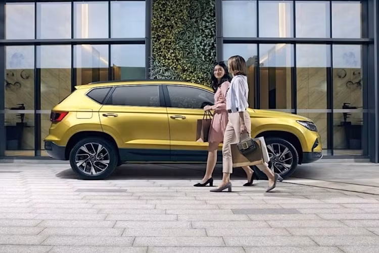 Tại thị trường Trung Quốc, Jetta VS5 nhắm tới đối tượng khách hàng là những người lần đầu mua ôtô. SUV mới bán ra từ đầu tháng với giá khởi điểm 13.050 USD (khoảng hơn 300 triệu đồng) , bản cao nhất chỉ khoảng 17.415 USD (tương đương 405 triệu đồng).