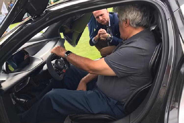 Tại Monterey Car Week, Evija nhận được nhiều phản hồi tích cực từ giới sưu tầm. Một số người còn gọi đó là sự kỳ diệu bởi gia nhập mảng siêu xe không phải thứ mà hãng xe nào cũng làm được, kể cả hãng lớn đã có tiếng tăm.