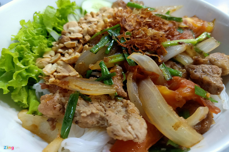 Trong khi đó, khi người dùng chọn chế độ Màu sắc mê hoặc sẽ giúp tạo nên những bức ảnh có màu sắc rực rỡ hơn. Chế độ này phù hợp khi chụp thức ăn hoặc phong cảnh. 