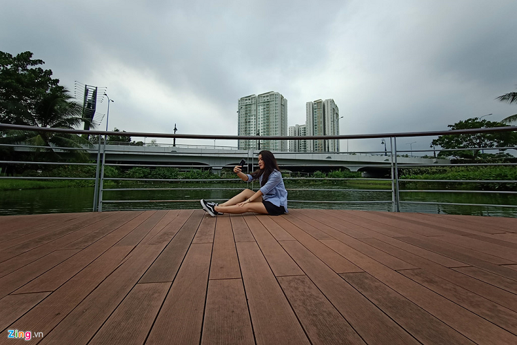 Chất lượng của những bức ảnh từ camera góc rộng tất nhiên không thể bằng camera chính do độ phân giải thấp hơn (8 MP). Tuy nhiên, nếu sử dụng cho nhu cầu chụp đăng mạng xã hội, không in ấn, chất lượng này có thể đáp ứng được. Chế độ góc siêu rộng trên Reno2 F phù hợp khi chụp tập thể, đi du lịch hay quan cảnh thiên nhiên. 