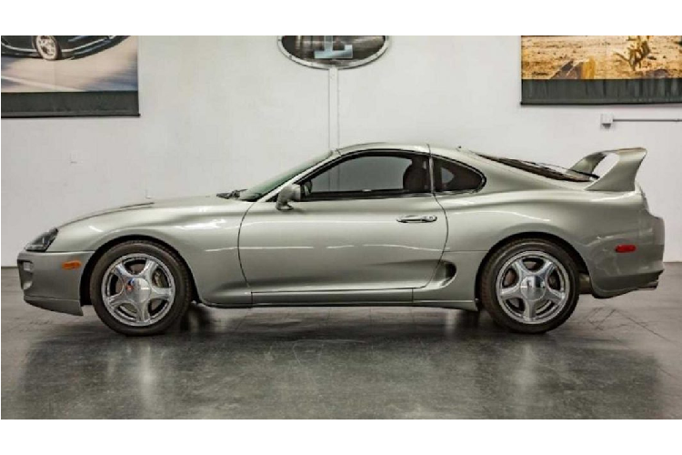 Theo như những chuẩn đoán đến từ chuyên gia, màu sơn này chính là màu sơn gốc, chưa được sơn lại bao giờ. Số VIN của xe vẫn còn như mới, chưa được dập lại.