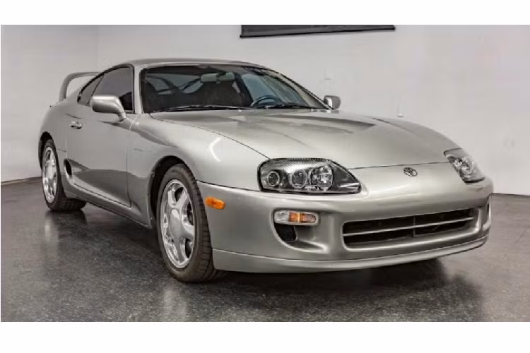 Vậy, điều gì đã khiến chiếc Toyota Supra đời cũ này có giá lên đến nửa triệu USD (hơn 1,15 tỷ đồng)? Đầu tiên, đây là một chiếc Supra được sản xuất vào năm 1998 và được chủ nhân rao bán với tình trạng như mới.