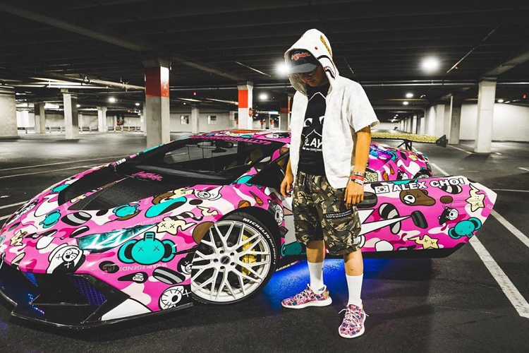 Phiên bản Unicorn V2 nhanh chóng ra mắt với lớp decal mới, mang phong cách của thương hiệu thời trang BAPE. Phiên bản này vẫn tương tự bản V1, chỉ được thay đổi lớp decal bên ngoài. Chiếc Unicorn V2 đã đồng hành cùng Alex Choi trong hành trình siêu xe GoldRush Rally.