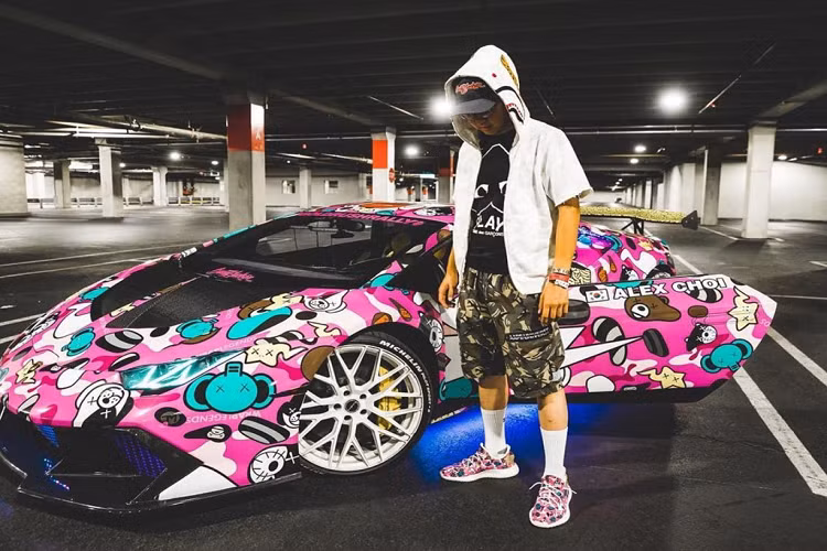 Phiên bản Unicorn V2 nhanh chóng ra mắt với lớp decal mới, mang phong cách của thương hiệu thời trang BAPE. Phiên bản này vẫn tương tự bản V1, chỉ được thay đổi lớp decal bên ngoài. Chiếc Unicorn V2 đã đồng hành cùng Alex Choi trong hành trình siêu xe GoldRush Rally.