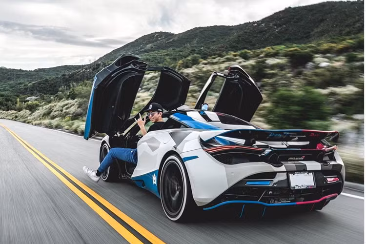 Sau dự án Unicorn V3, Alex Choi tậu thêm chiếc siêu xe McLaren 720S và mẫu xe điện Tesla Model 3 bản Performance.