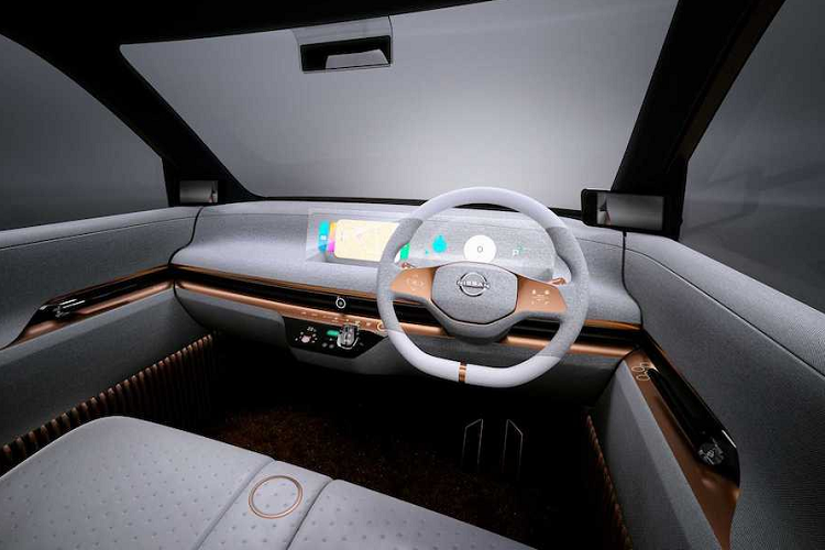 Chữ "k" trong tên gọi của xe có lẽ là viết tắt của từ kei, và các kích thước của nó cũng rất gần với một chiếc kei car động cơ đốt trong truyền thống. Nissan IMk có chiều dài chỉ 3.434mm, rộng 1.512mm và cao 1.644mm.