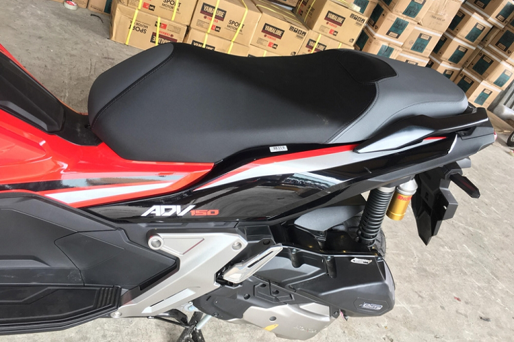 Tại Indonesia, Honda ADV 150 được bán ra với hai phiên bản là CBS và ABS. Giá xe Honda ADV 150 tại thị trường này được niêm yết ở mức 33,5 Rupiah và 36,5 triệu Rupiah cho bản CBS và ABS, tương đương 56 triệu đồng và 61 triệu đồng. Dự kiến giá xe Honda ADV 150 ABS vừa cập bến Việt Nam sẽ ở mức hơn 100 triệu đồng. 