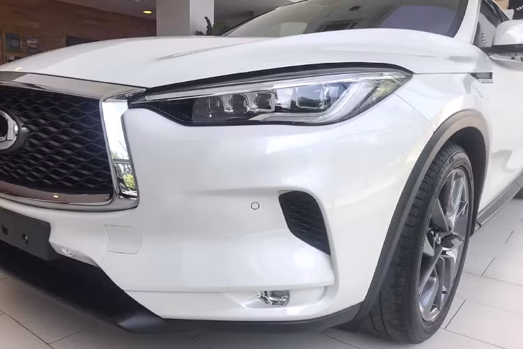 Ra mắt vào cuối năm 2017, thế hệ mới của Infiniti QX50 mang phong cách thiết kế cao cấp và hiện đại hơn nhờ vào ngôn ngữ thiết kế ‘’Powerful Elegance’’ mới của thương hiệu Nhật Bản.