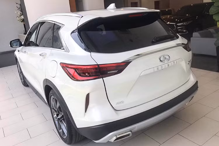 Nhìn chung, tại thị trường Việt Nam, thương hiệu xe sang Infiniti của Nissan vẫn còn khá xa lạ đối với nhiều người, chính vì thế Infiniti QX50 sẽ khó để cạnh tranh một cách sòng phẳng về thương hiệu &amp; doanh số so với các mẫu xe đối thủ trong phân khúc.