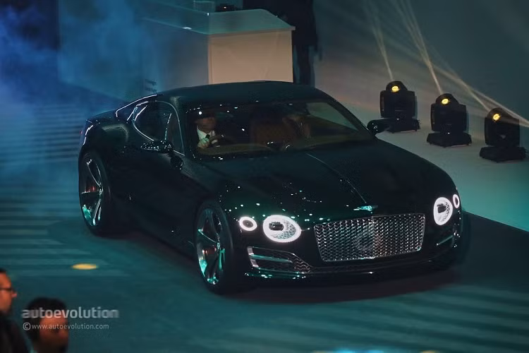 Ý tưởng xe Bentley EXP 10 Speed 6 tại Geneva. Tuy nhiên, trong bề dày lịch sử hàng trăm năm, nhà sản xuất ôtô Anh Quốc không phải là đơn vị duy nhất đưa ra ý tưởng về những chiếc Bentley chạy điện. Ví dụ, nghệ sĩ kỹ thuật số Joseph Robinson đã hình dung và phác thảo ra một chiếc xe điện Bentley Shooting Brake, ý tưởng cho nhiều thập kỷ tới.