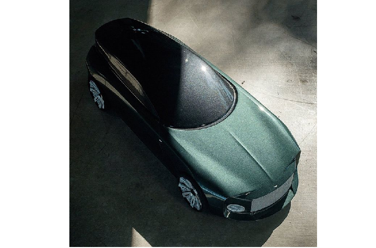 Tất nhiên, công nghệ phần cứng sẽ luôn phát triển, đó là lý do thuơng hiệu xe xứ Crewe mới đây đã giới thiệu ý tưởng EXP 100 GT vào mùa hè này. Mô hình này phác thảo một chiếc xe sang điện Bentley Grand Tourer cho năm 2035, và tất nhiên là với động cơ chạy điện.