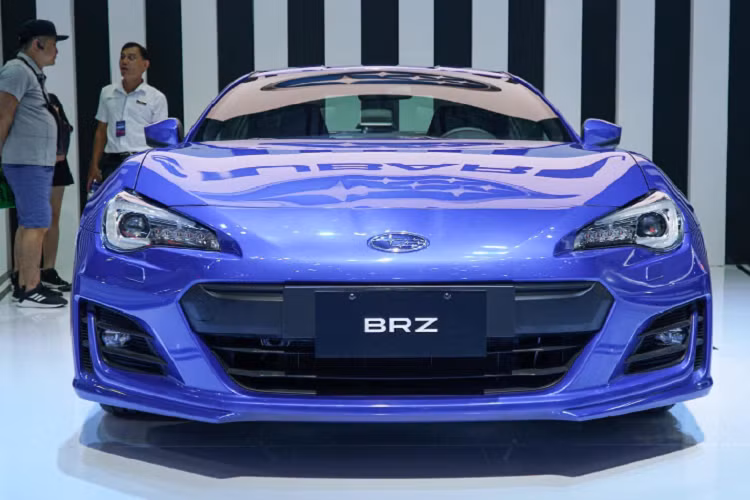 Hiện tại, giá xe Subaru BRZ 2019 mới chưa được công bố mà chỉ được trưng bày ở Việt Nam, hãng xe Nhật Bản cũng chưa có kế hoạch đưa chiếc xe thể thao 2 cửa này quay lại bán thương mại tại thị trường .