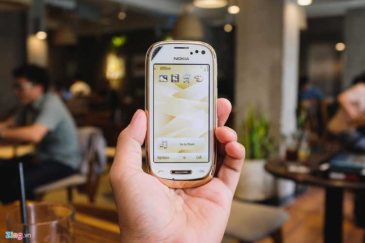 Sau gần 10 năm ra mắt, các tính năng của máy đều vận hành tốt. Tuy vậy, đây không phải mẫu máy quá cổ để người dùng hoài niệm về văn hóa Nokia gắn liền một thời làm quen điện thoại.