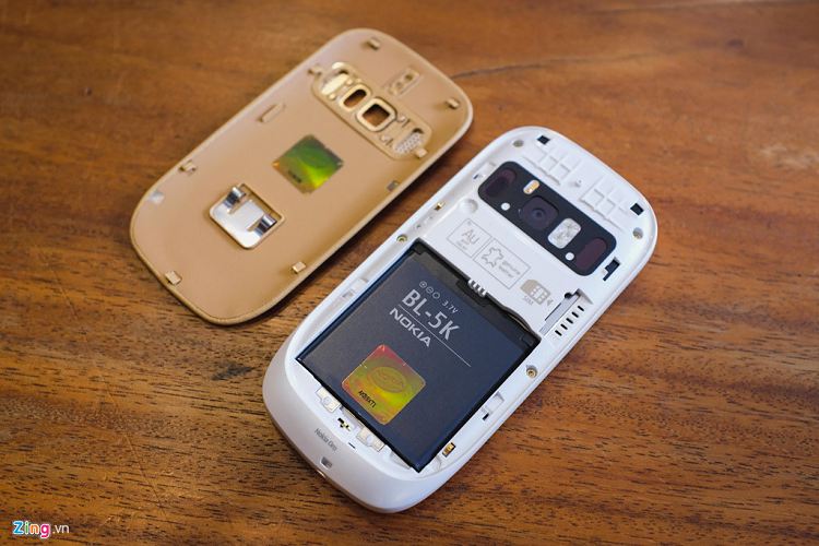 Tuy nhiên, cảm biến con xoay hồi chuyển của Oro không mượt như các mẫu điện thoại ngày nay trong trò chơi đua xe. 